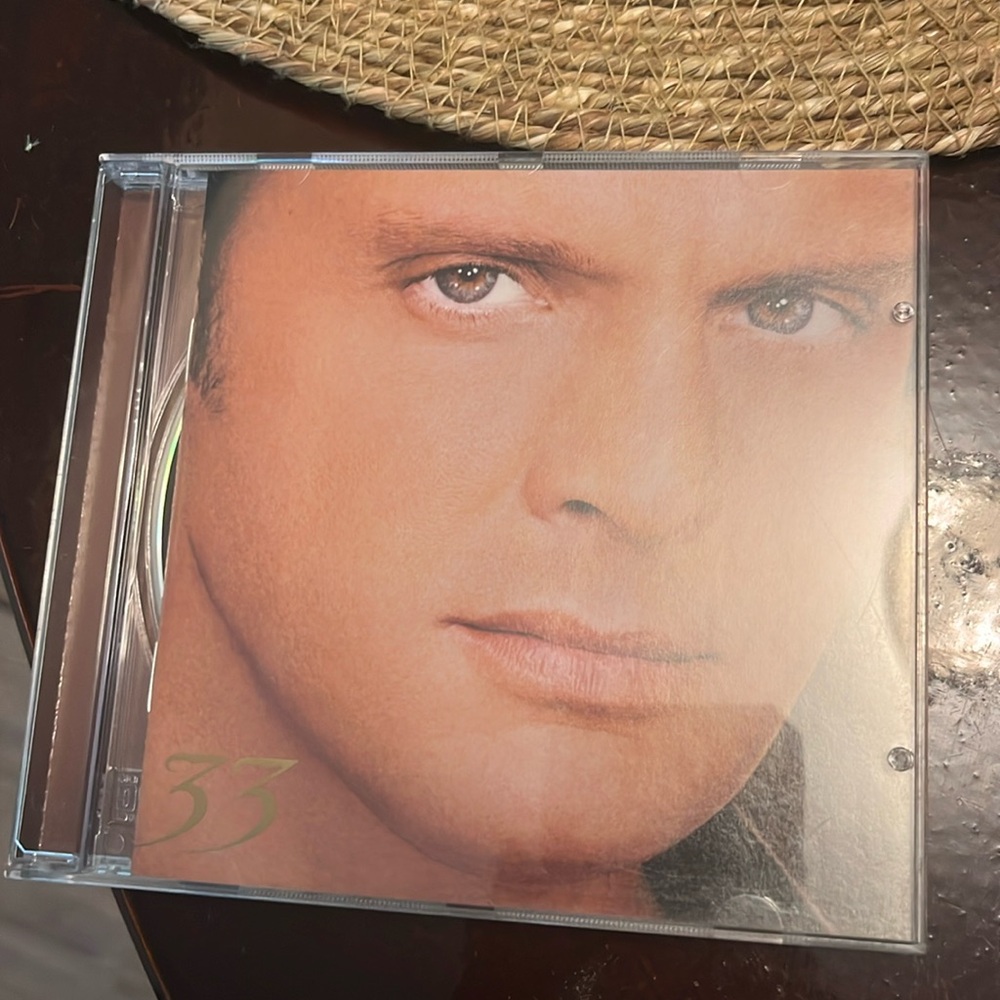 Luis Miguel 33